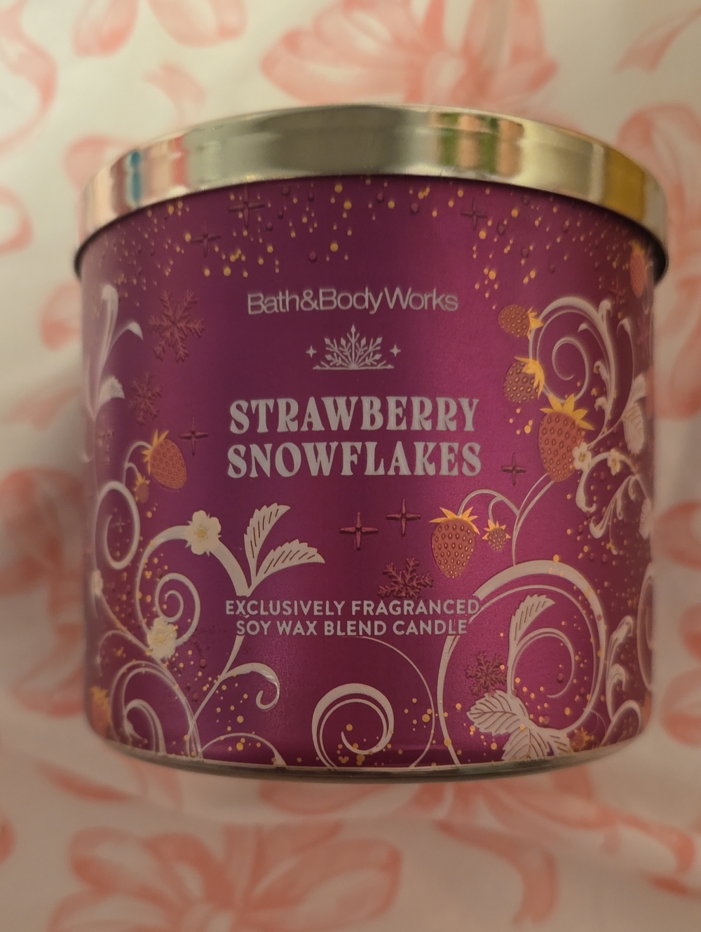 BNWT Bath And Body Works Strawberry Snowflakes 3 Wick Candle